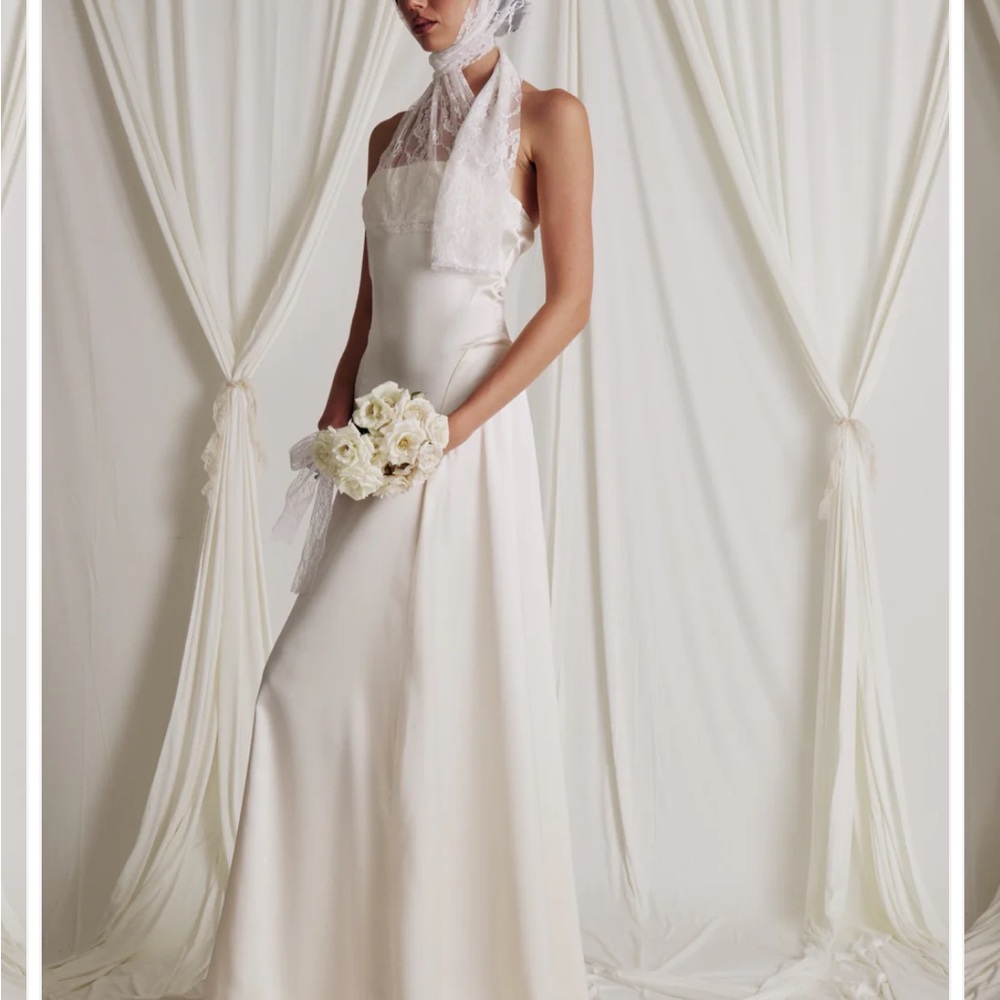Miss Ritz Gown Gream - Picture 2 of 5